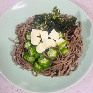 オクラチーズペペロンチーノ風蕎麦